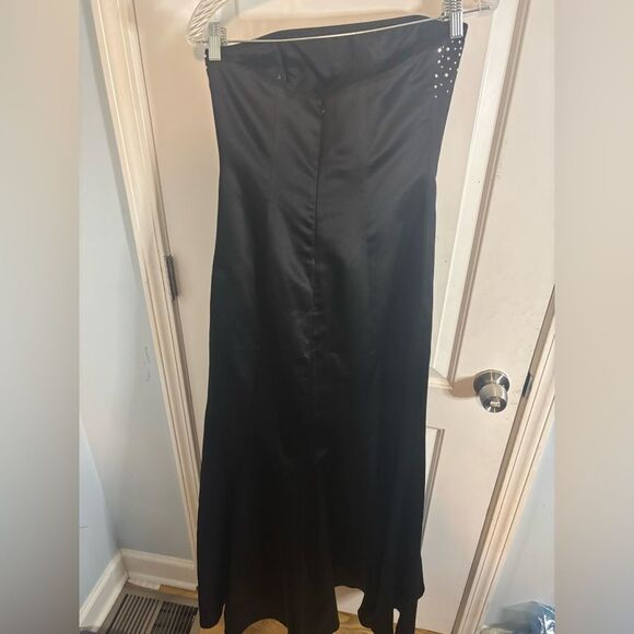 David's Bridal Black Strapless Gown with Beaded Neckline size 6 EUC - Picture 2 of 3